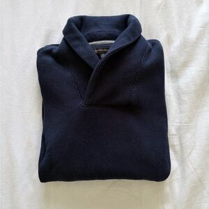 Banana Republic Men's Dark Blue V-Neck Sweater